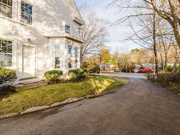 5th image of 286 Essex St