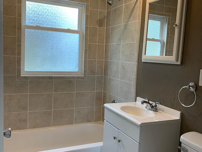 Bathroom with ceramic tiles