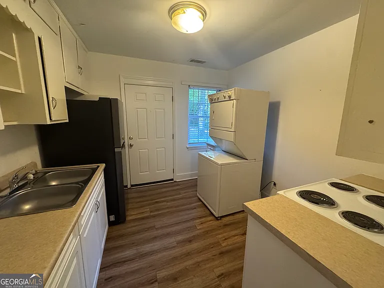 253 Springdale St — Photo 3