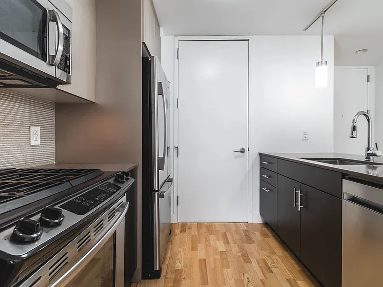 500 W 23rd St #2H — Photo 5