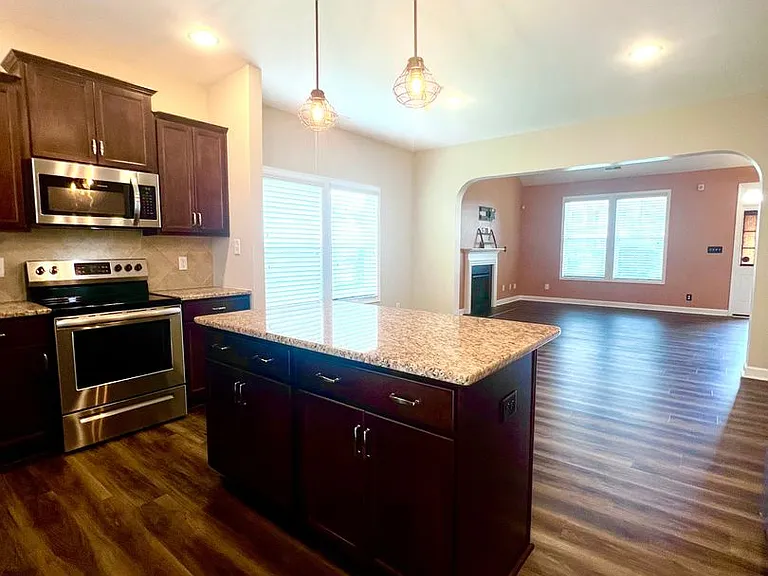 2131 Stafford Dr — Photo 10