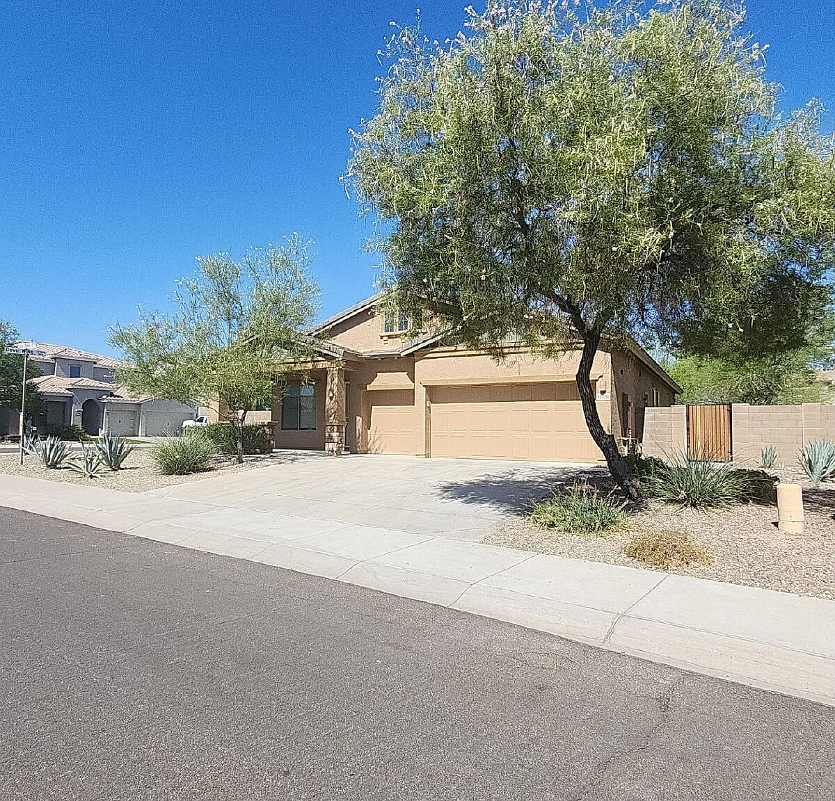3 bed, 2.0 bath, 2162 sqft, $2,145 — Photo 3