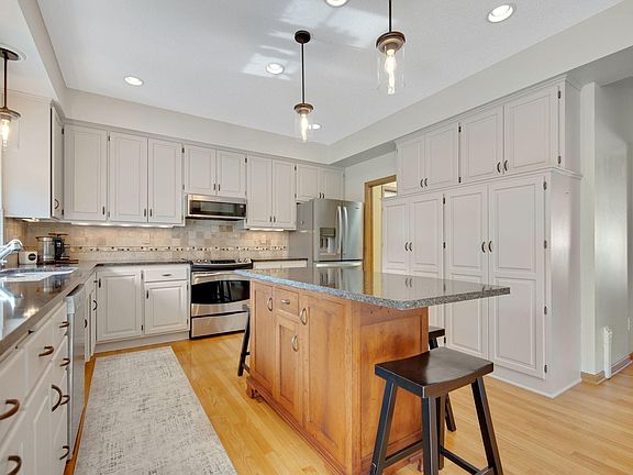 2nd image of 1334 Berwick Ln