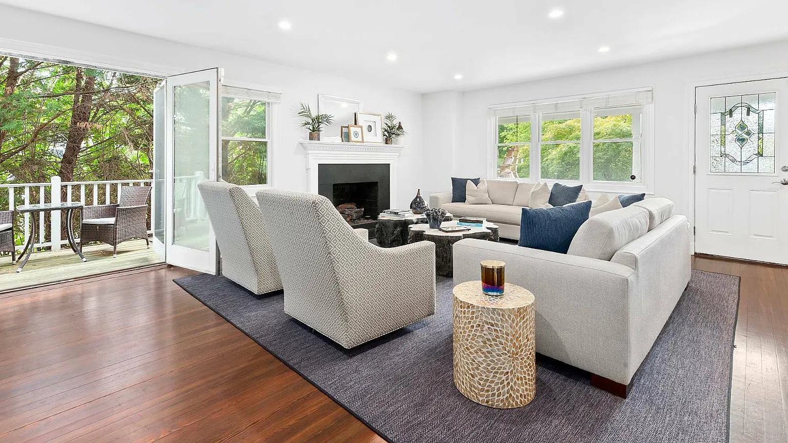 Beautifully Renovated In Sh Village! — Photo 2