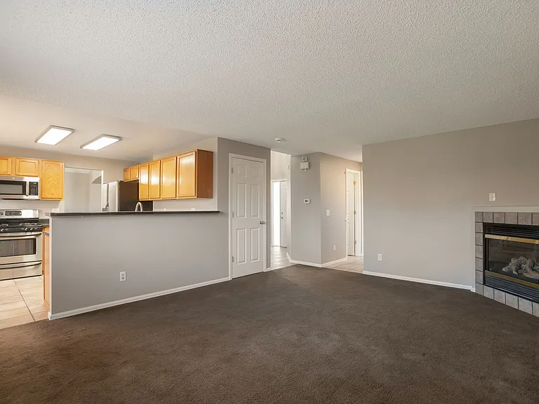 5327 S Ukraine St — Photo 7