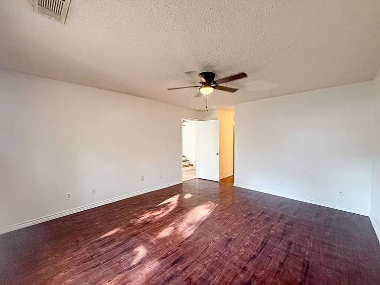 612-614 Towne House Ln — Photo 16