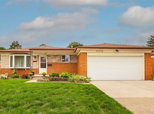 27621 Thomas Ave, Warren, MI 48092