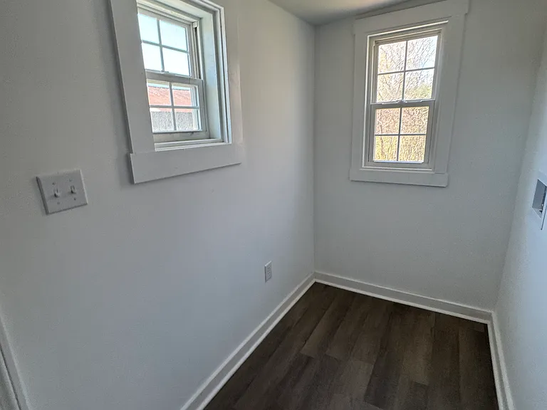 227 Lewis St — Photo 24