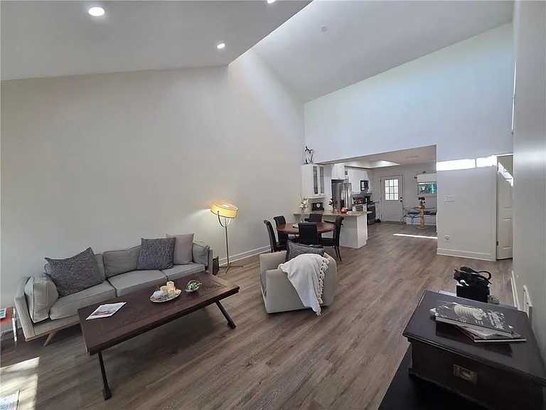 603 Serramonte Dr NE — Photo 7