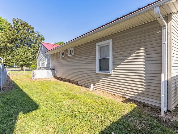 5th image of 3904 Schneidman Rd