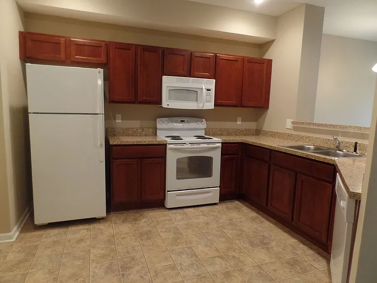 5353 Nottinghamshire Ln — Photo 3