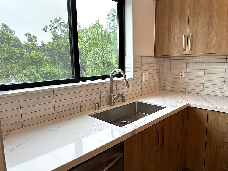 941 N Martel Ave #102 — Photo 55
