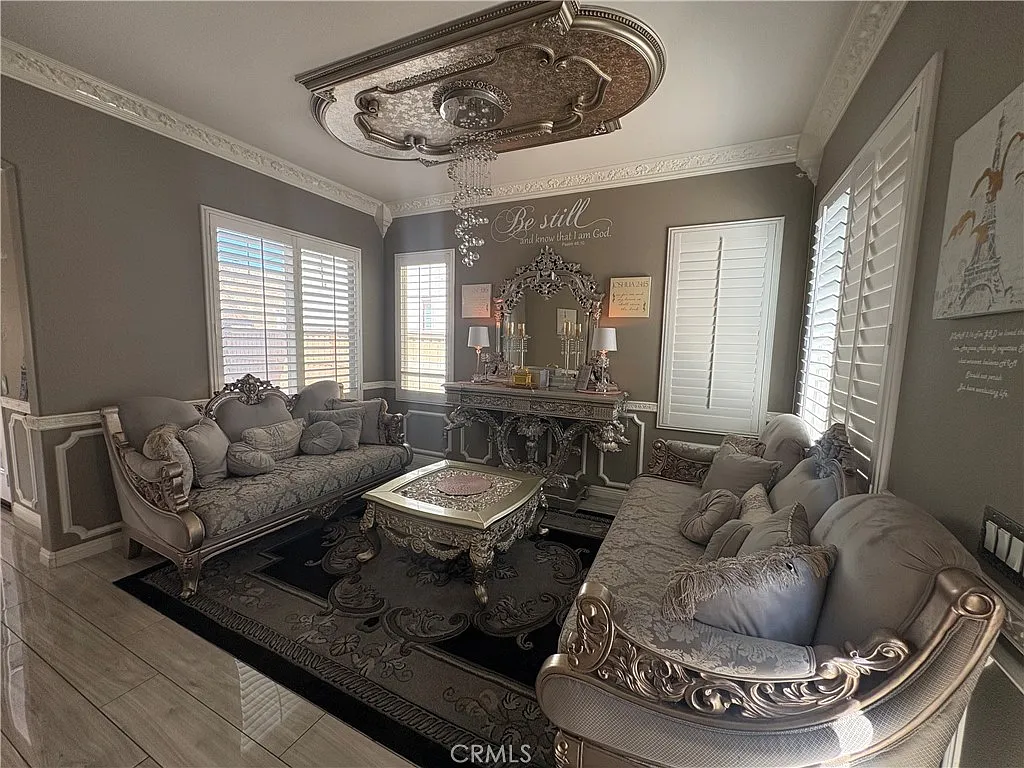 4 bed, 2588 sqft, $4,400 — Photo 3