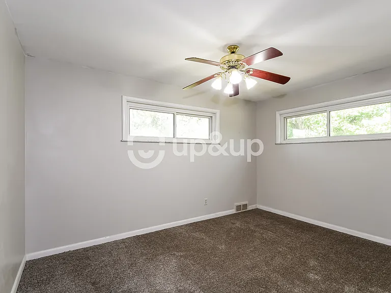 905 Barat Ln — Photo 11