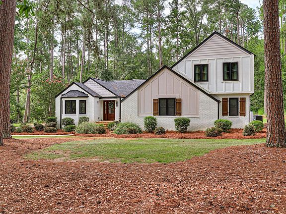 3rd image of 4768 Woodbridge Dr