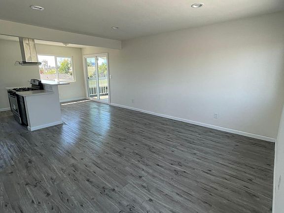 3rd image of 3936 W 108th St APT C