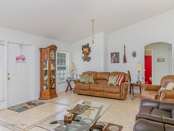 4th image of 2570 San Filippo Dr SE