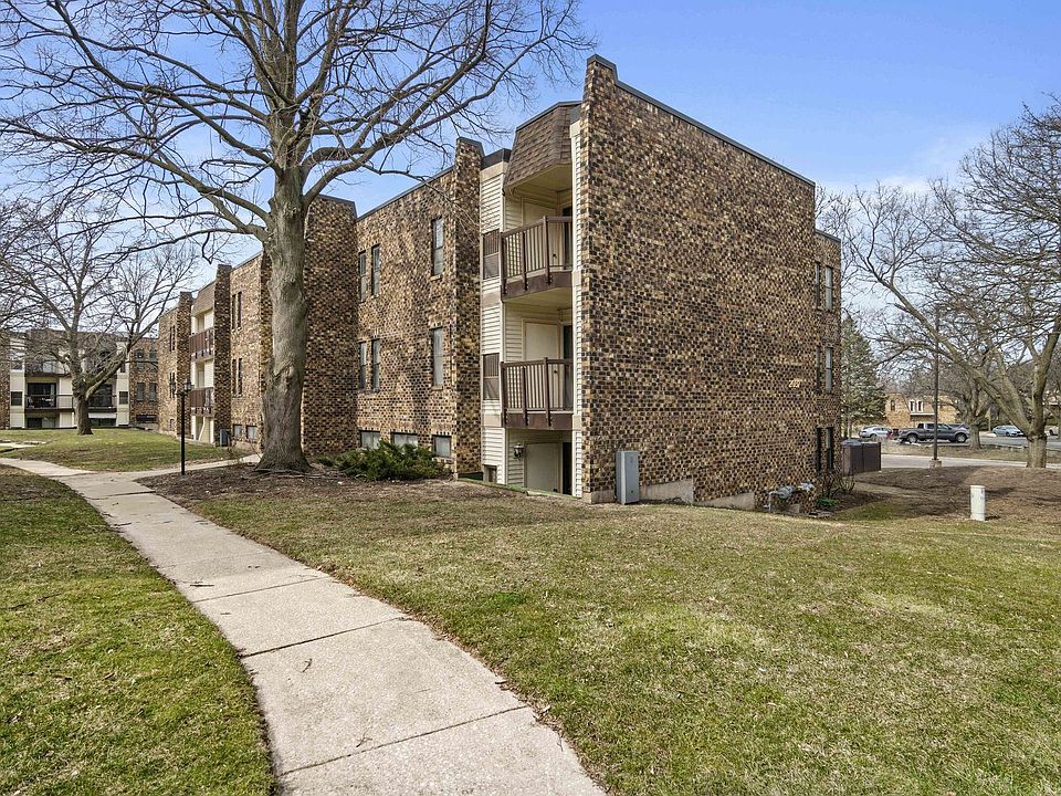 1st image of 2037 Country Club Dr APT 11