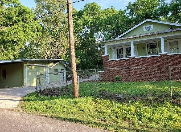 3515 Carver Ave SW — Photo 5