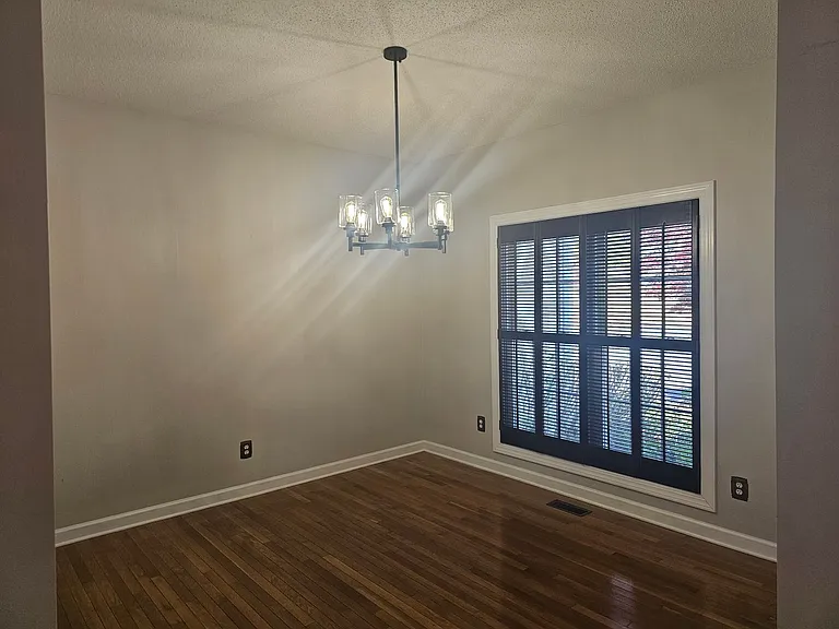 140 Patricia Ct — Photo 4