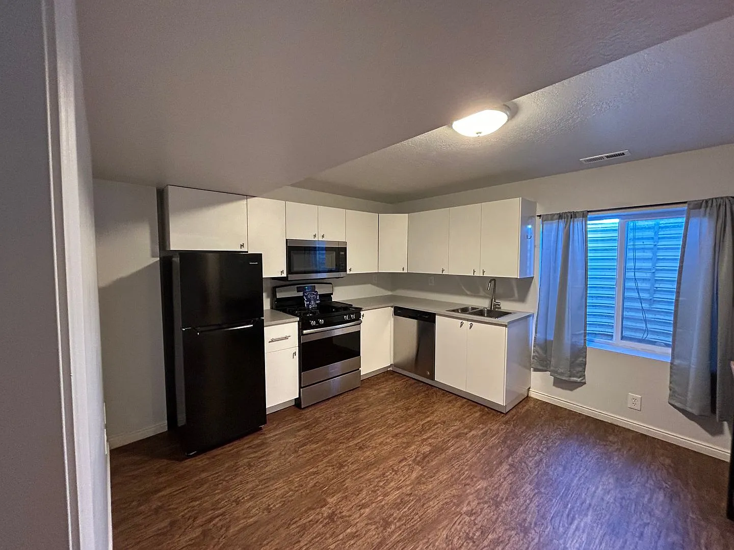 Mountain Valley Court — Photo 4