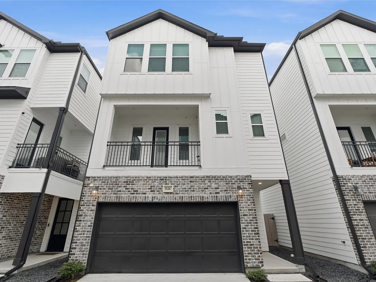 3 bed, 3.5 bath, 1895 sqft, $2,700 — Photo 1