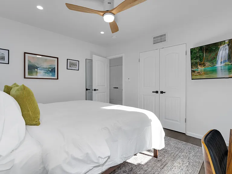 1824 E Waverly St — Photo 15