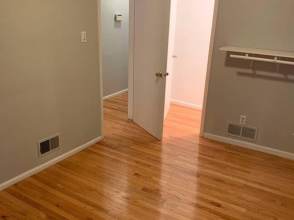 4th image of 615 S Rembrandt Ave