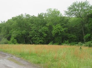 8 Horseshoe Trl, North Stonington, CT 06359