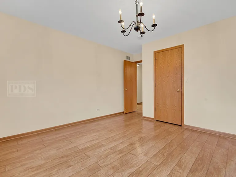 8414 S 82nd Ct — Photo 16