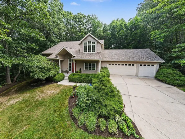 7518 Barn Ridge Dr NE, Rockford, MI 49341