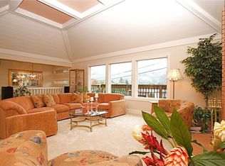 68 Dominican Dr, San Rafael, CA 94901