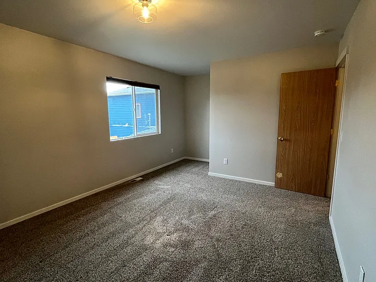 3 Bed, 2 Bath Home- Fenced Back Yard! — Photo 12