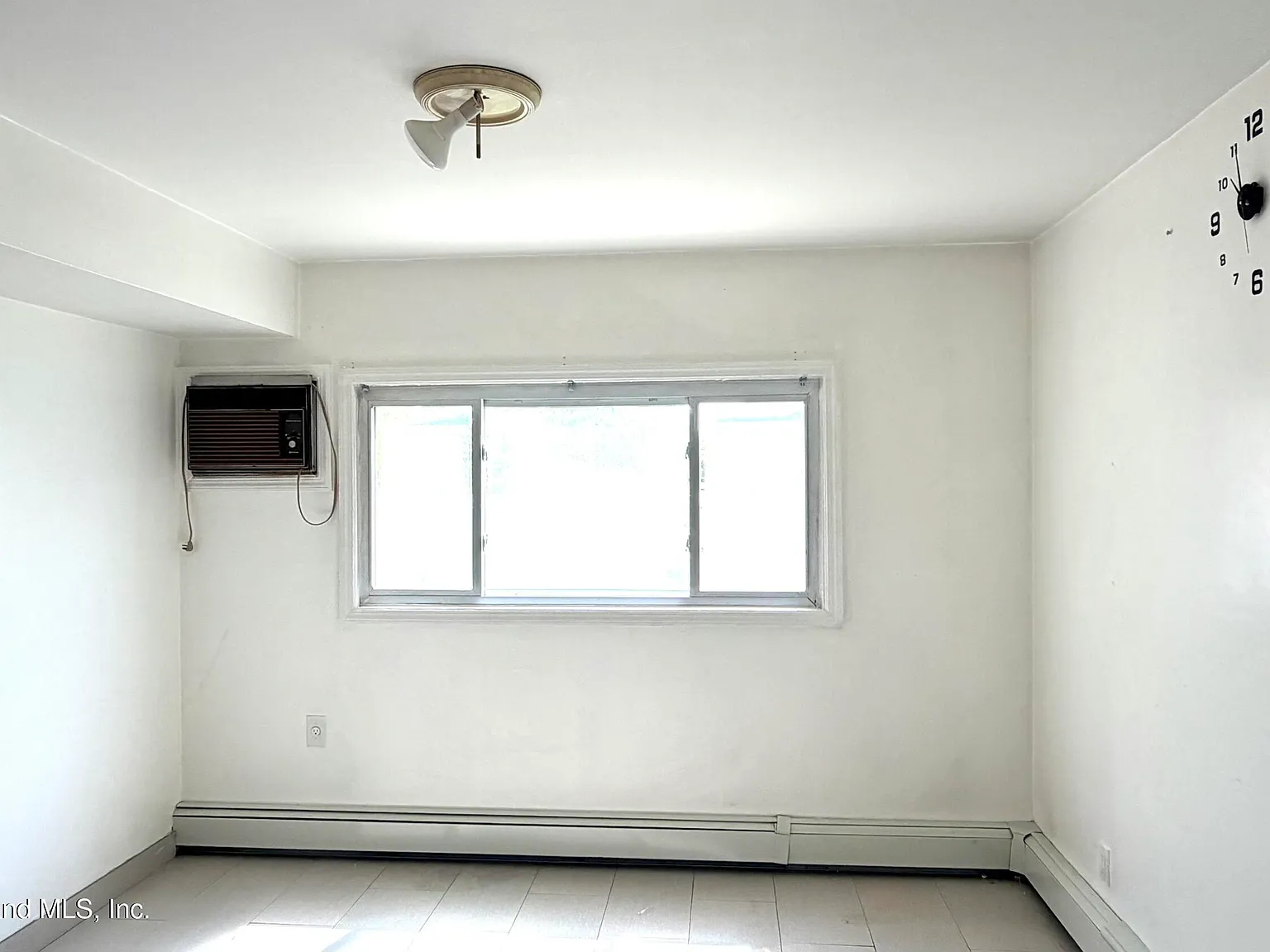 2 bed, 2228 sqft, $2,300 — Photo 4