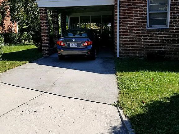 3rd image of 1415 N George Mason Dr