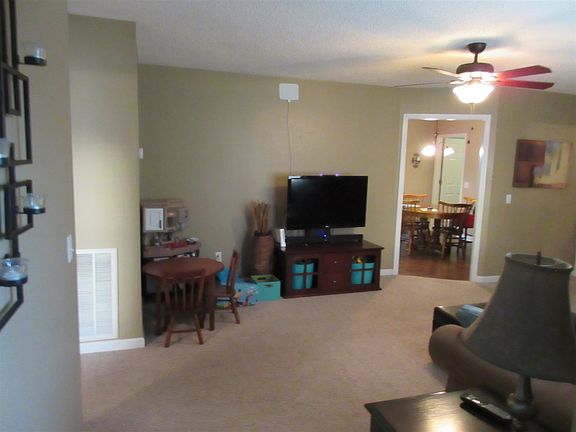 4th image of 300 Fairview Dr