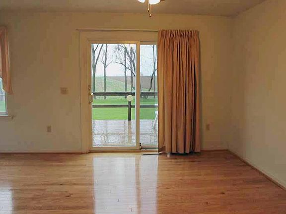 3rd image of 4073 Buttonwood Dr