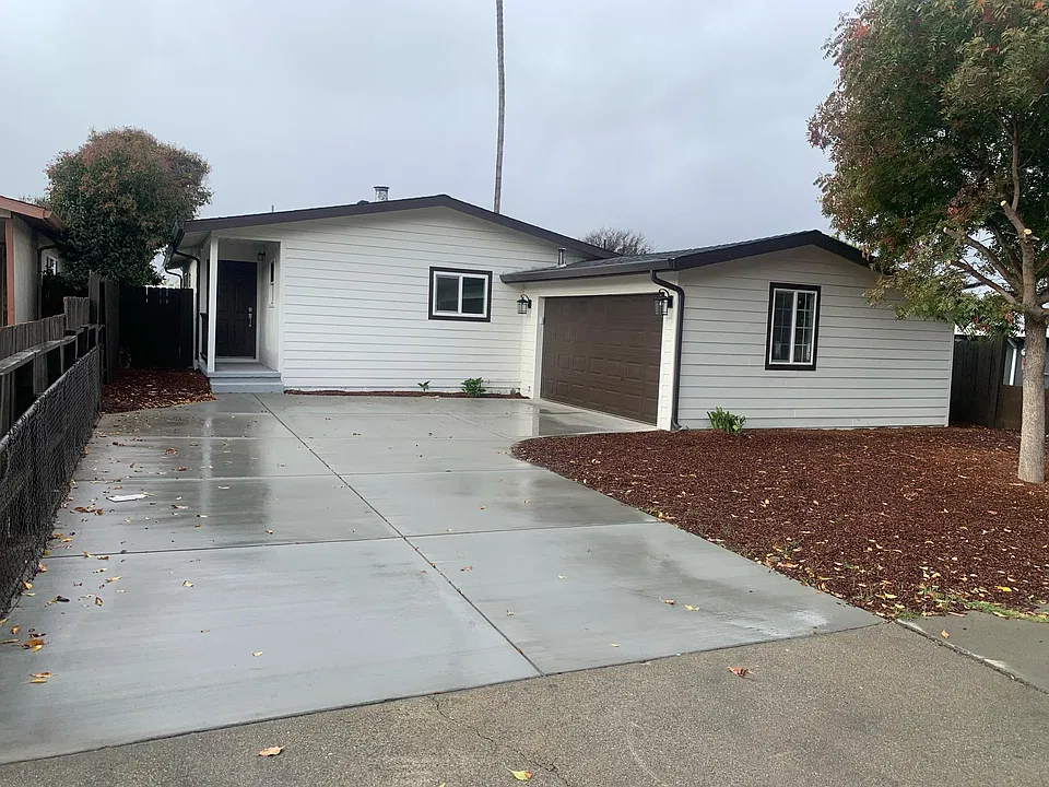 3328 Betty Ln