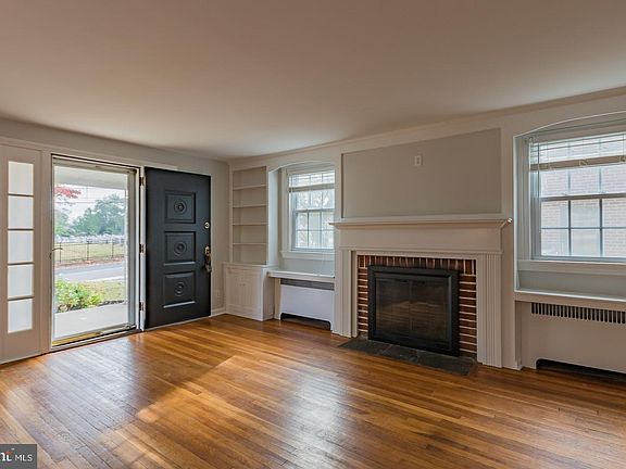 3rd image of 2442 Saint Dennis Ln