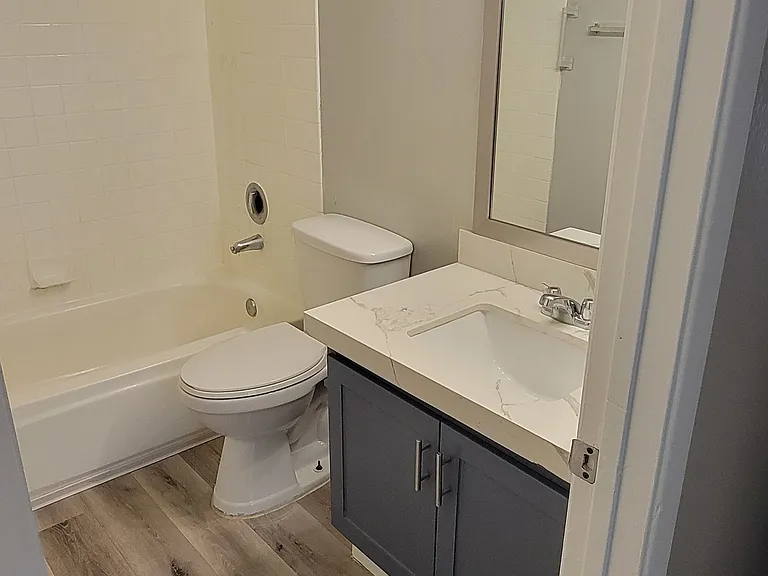 Catalina Gardens Apartments — Photo 6