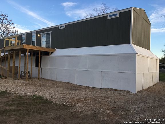 2nd image of 538 Lakeshore Dr N