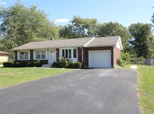 1881 Charles Ln, Aurora, IL 60505