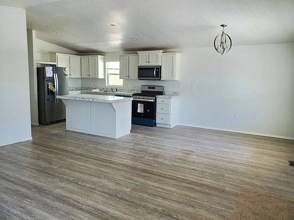5th image of 44 Village Green Dr