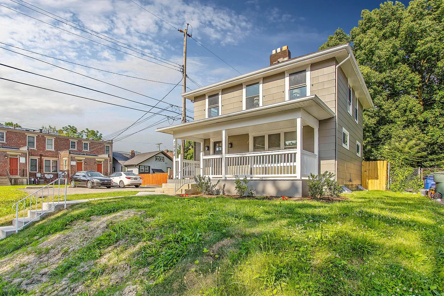 1084 S Champion Ave photo 1