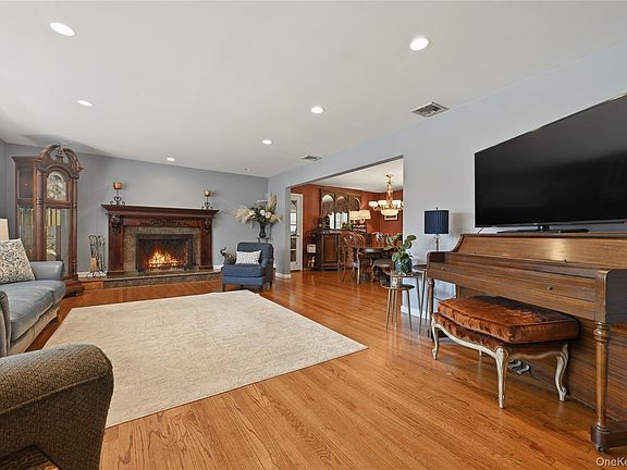 5th image of 11 Rumson Road