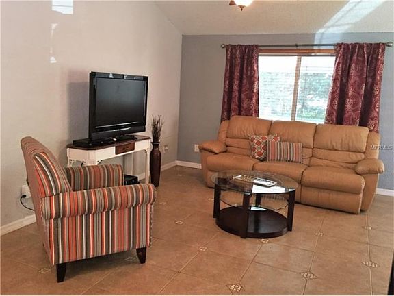 3rd image of 8823 Oak Cir