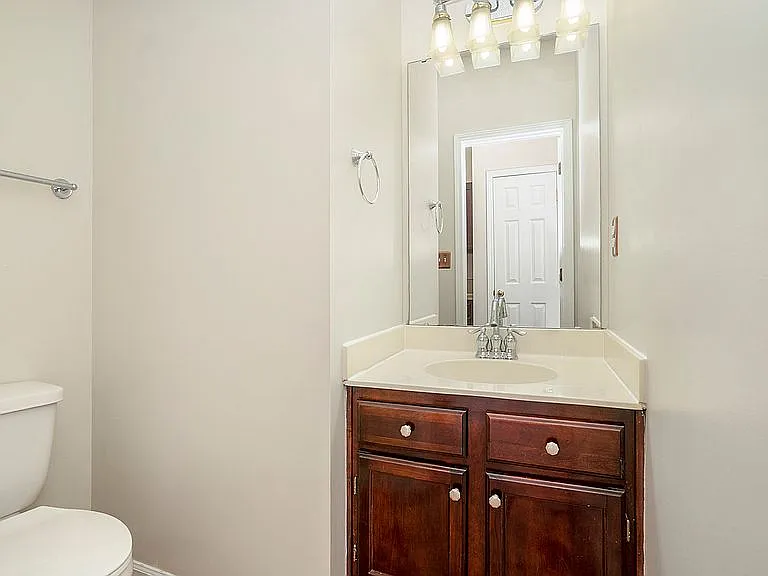 Viola Ln — Photo 14