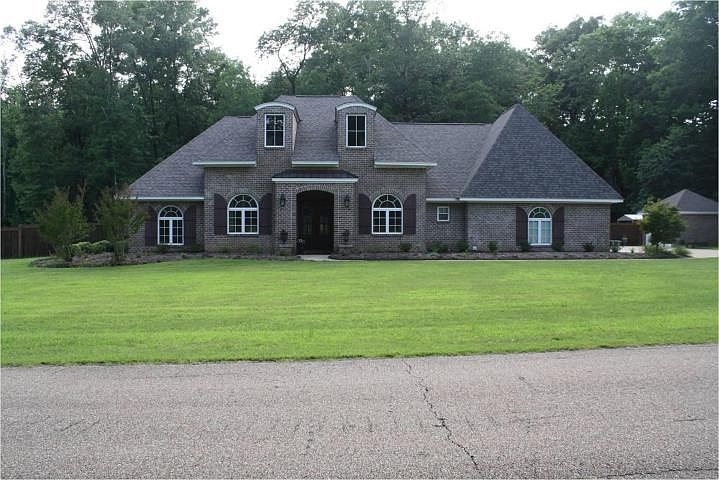 1st image of 1312 Greenbriar Dr