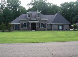 1312 Greenbriar Dr, Columbus, MS 39705