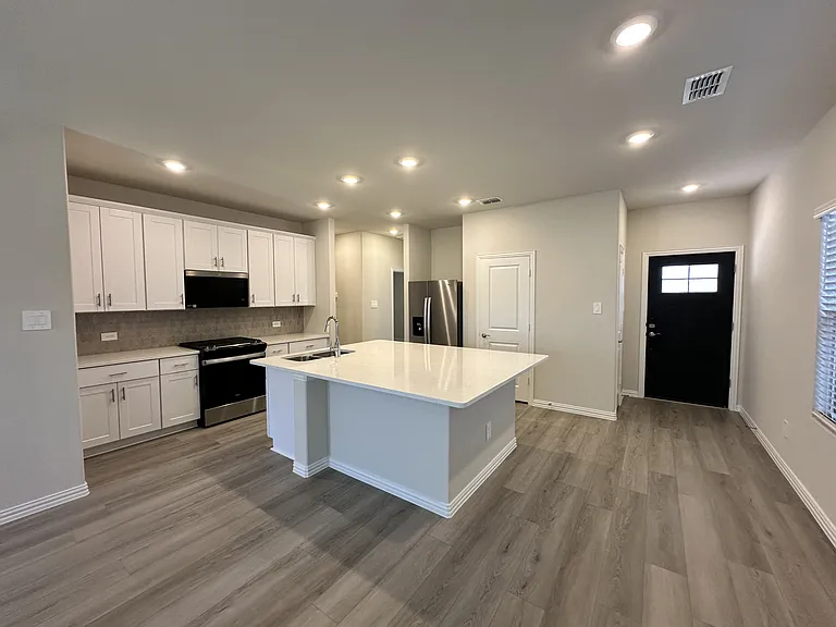 501 Dorothy Dr — Photo 3